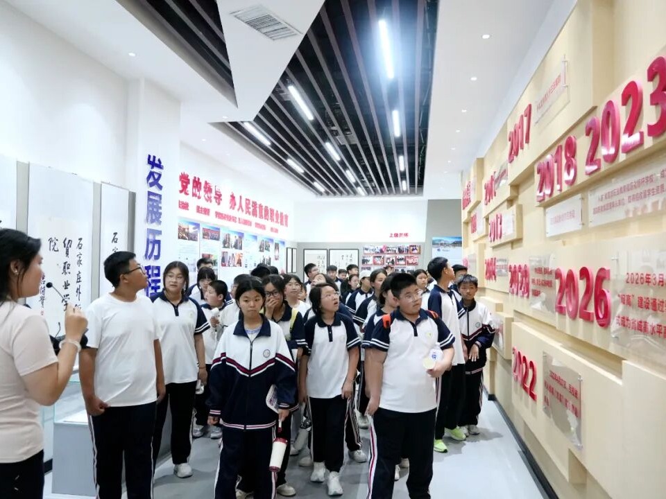 大手拉小手 匠心伴成长｜我校关工委举办职教周职业技能体验活动