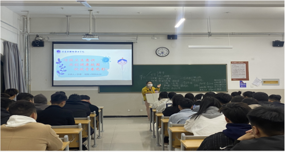 经济管理学院  召开增强卫生意识 共创健康校园  绽放青春色彩主题班会