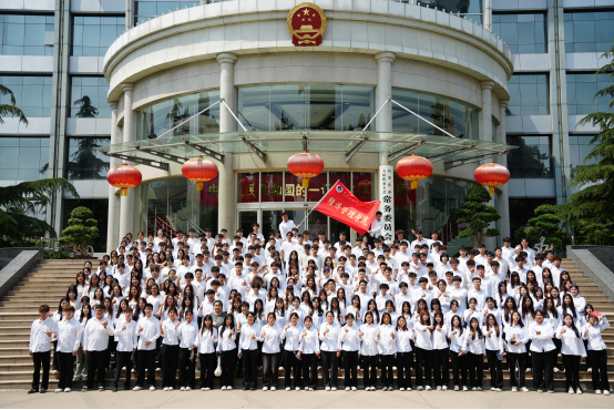 经济管理学院组织学生参观石家庄市人大常委会及石家庄城市馆