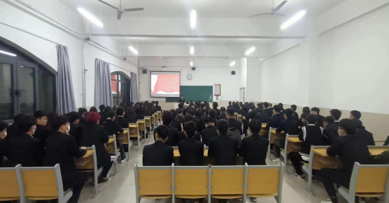 经济管理学院召开“青春践行二十大 奋楫笃行再出发”主题班会