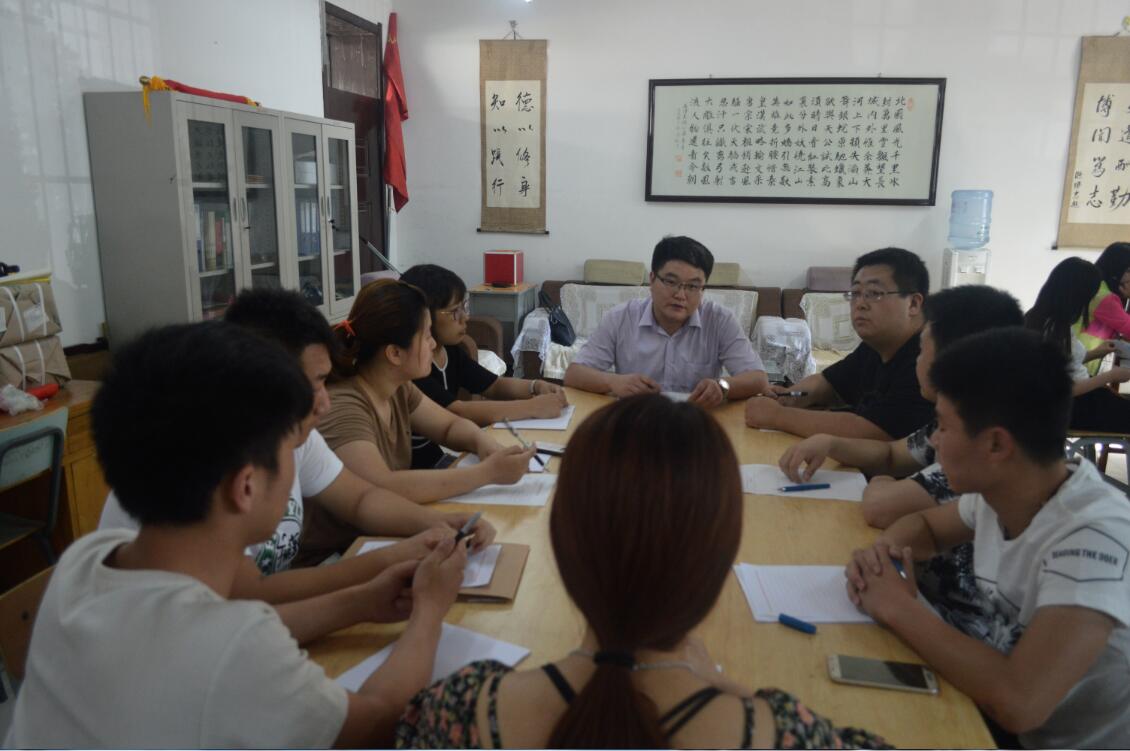 专题党课2.jpg