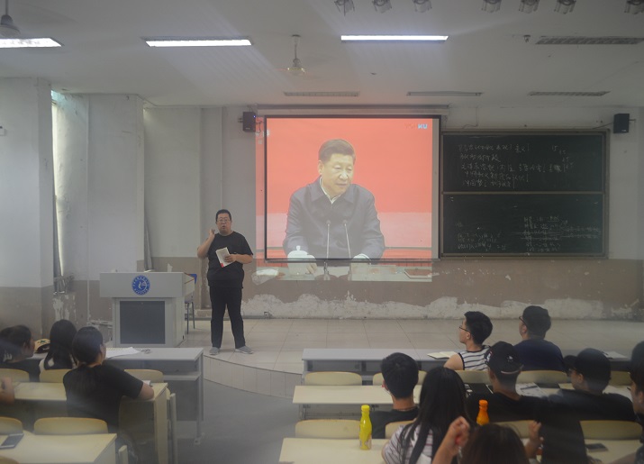 学院积极分子集中学习习近平总书记在纪念马克思诞辰200周年大会上的讲话精神主题教育班会(2).JPG